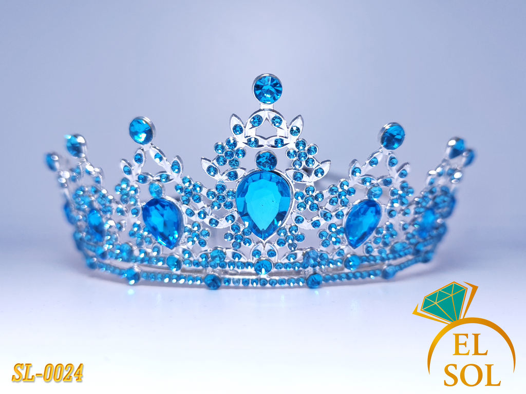 Corona piedras lágrima azul cielo