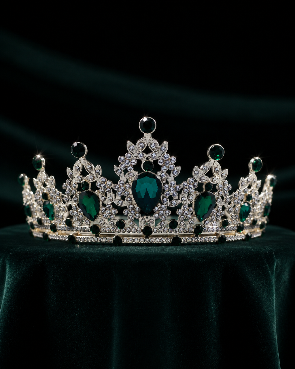 Corona piedras lágrima verde esmeralda