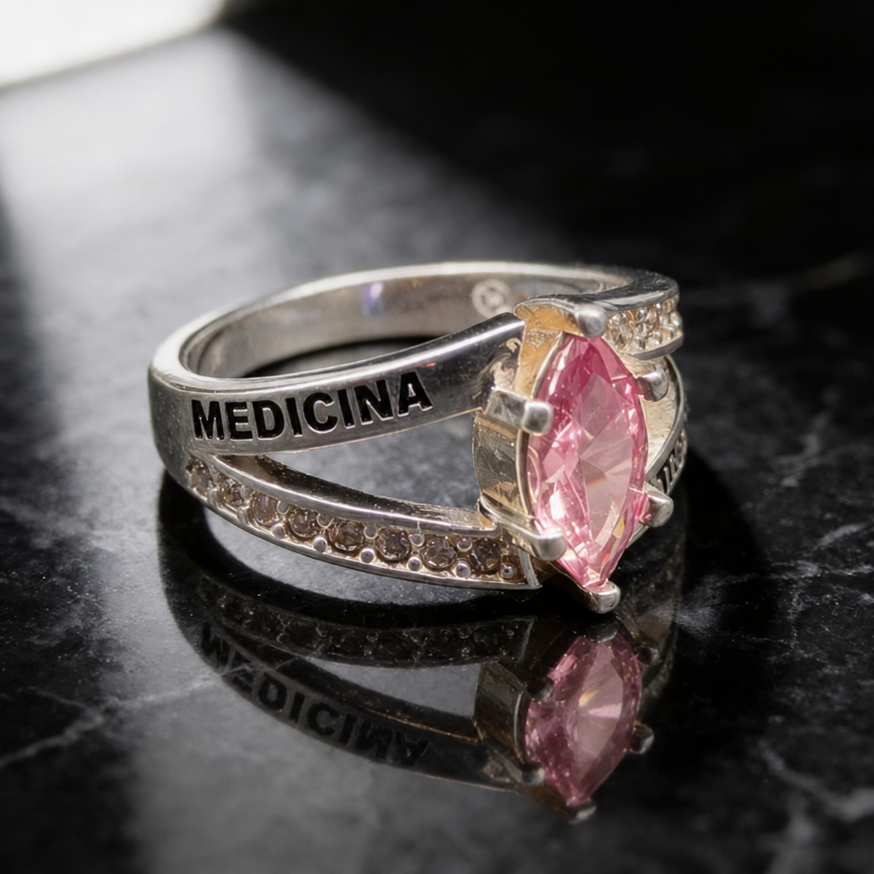 Anillo de Graduación Medicina Modelo 03