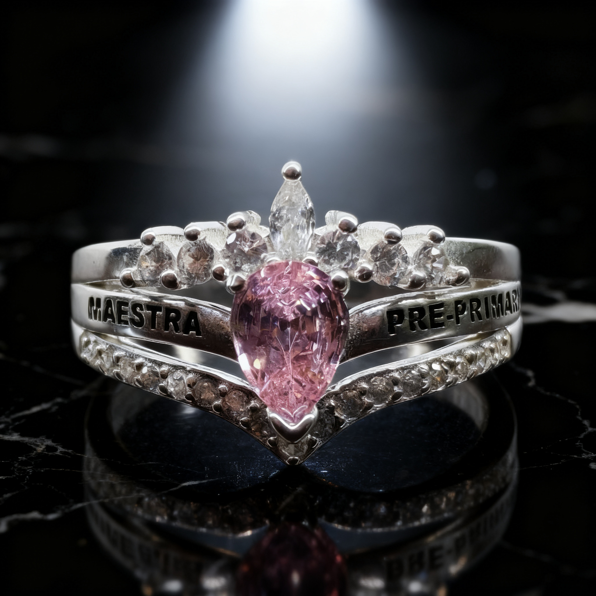 Anillo Maestra Preprimaria DP02