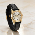 Reloj Casio LTP-1094Q-7B2R Analógico Dorado con Correa de Cuero Negro – Dama