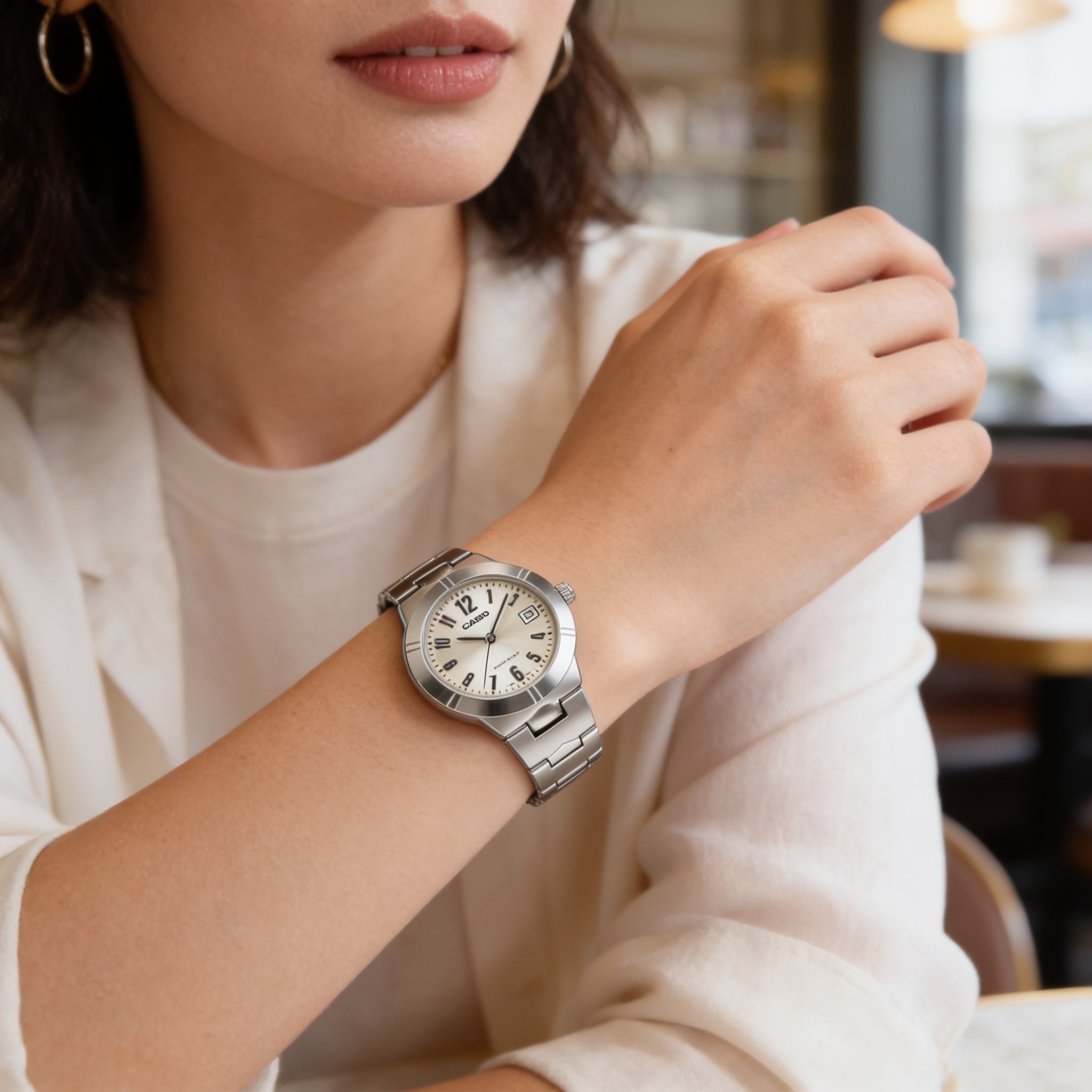 Reloj Casio LTP-1241D-7A2 Analógico Plateado Esfera Blanca – Dama