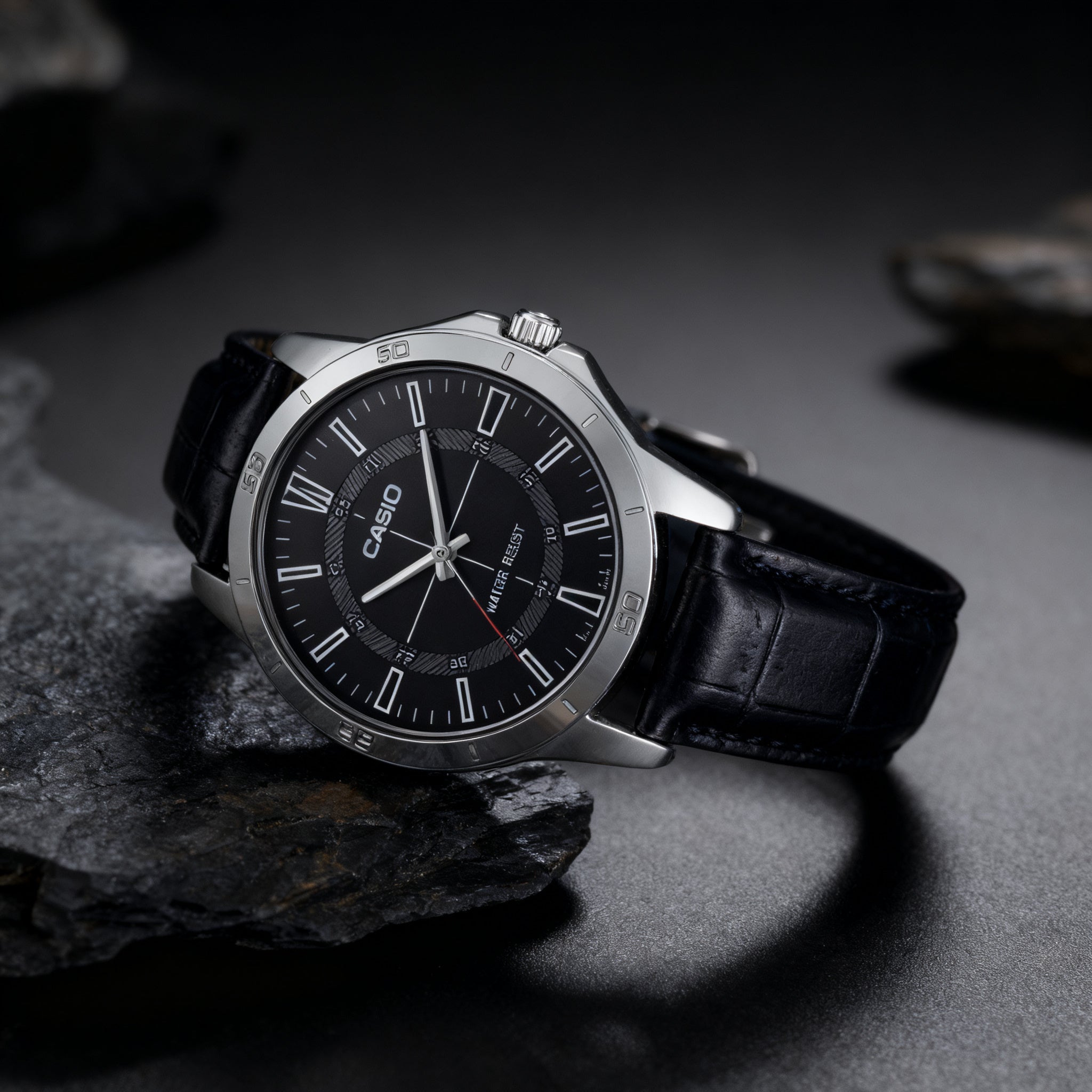 Reloj Casio MTP-V004L-1C Analógico Plateado Esfera Negra con Correa de Cuero – Caballero