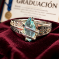 Anillo Administración de Empresas Elegante Piedra Central Modelo 002