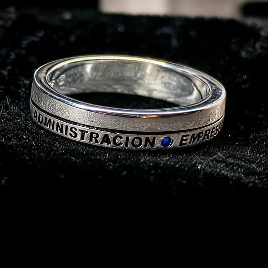 Anillo Administración de Empresas Banda Delgada Modelo 011