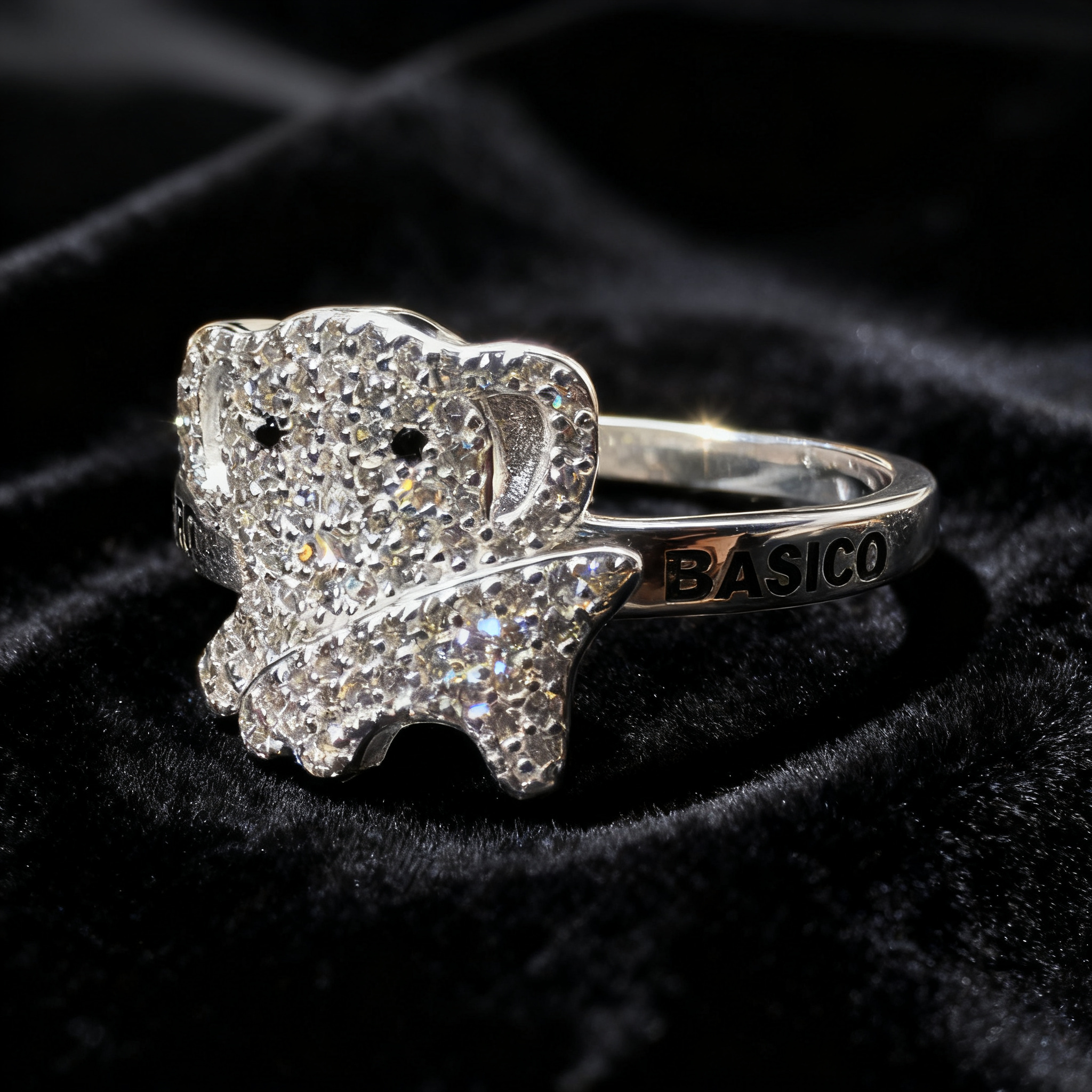 GR-3B-03 - Anillo figura 'Tercero' con piedras