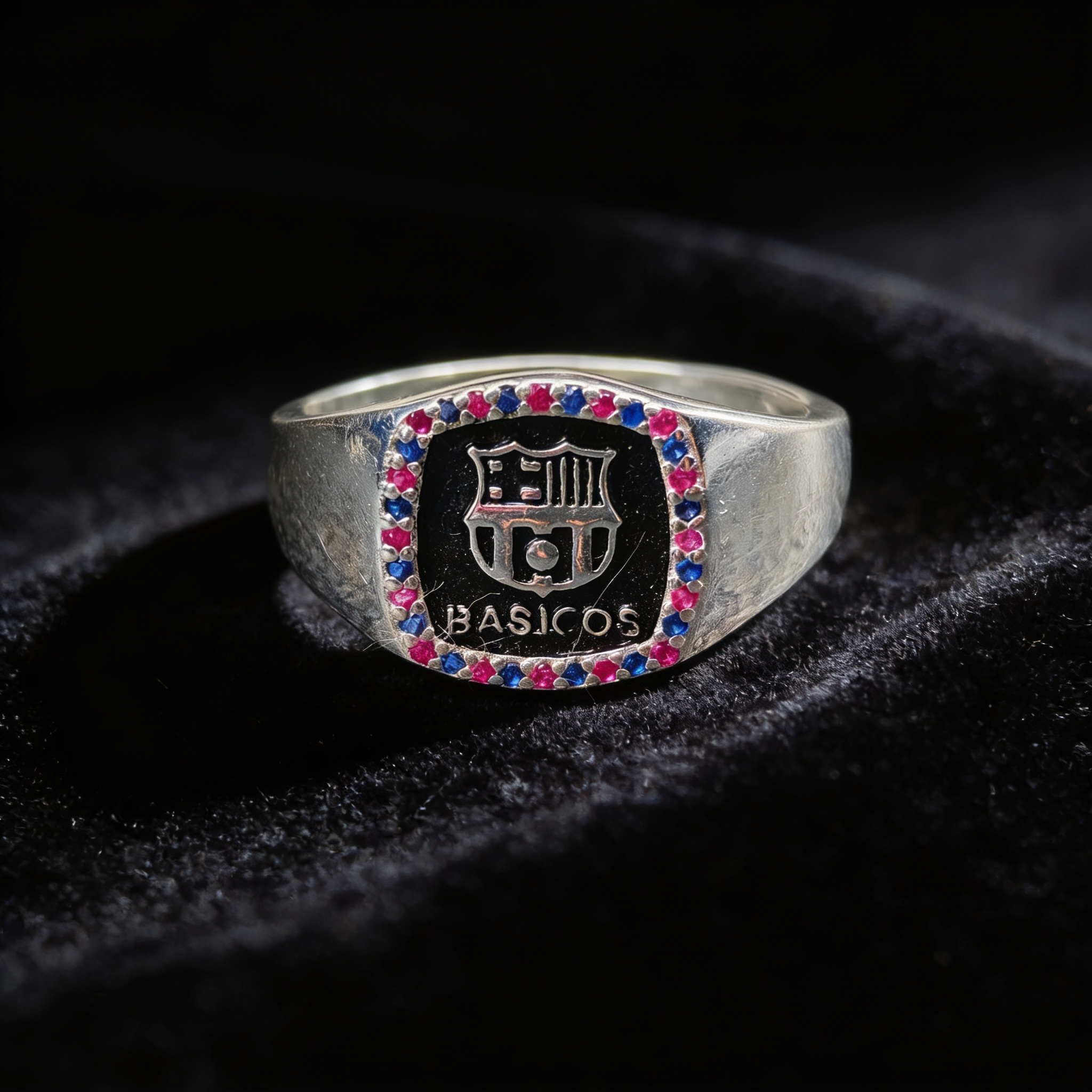 GR-3B-07 - Anillo rectangular 'Basicos' con escudo