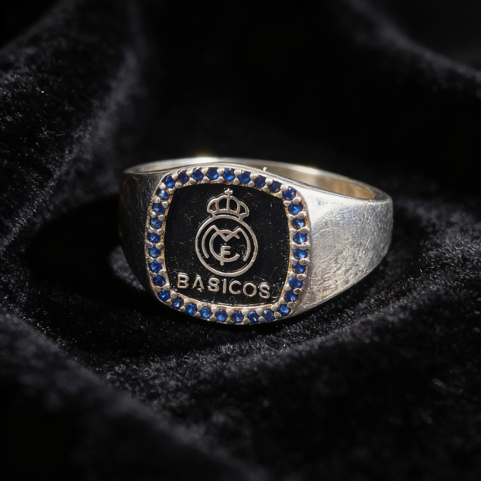 GR-3B-08 - Anillo rectangular 'Basicos' con escudo RM
