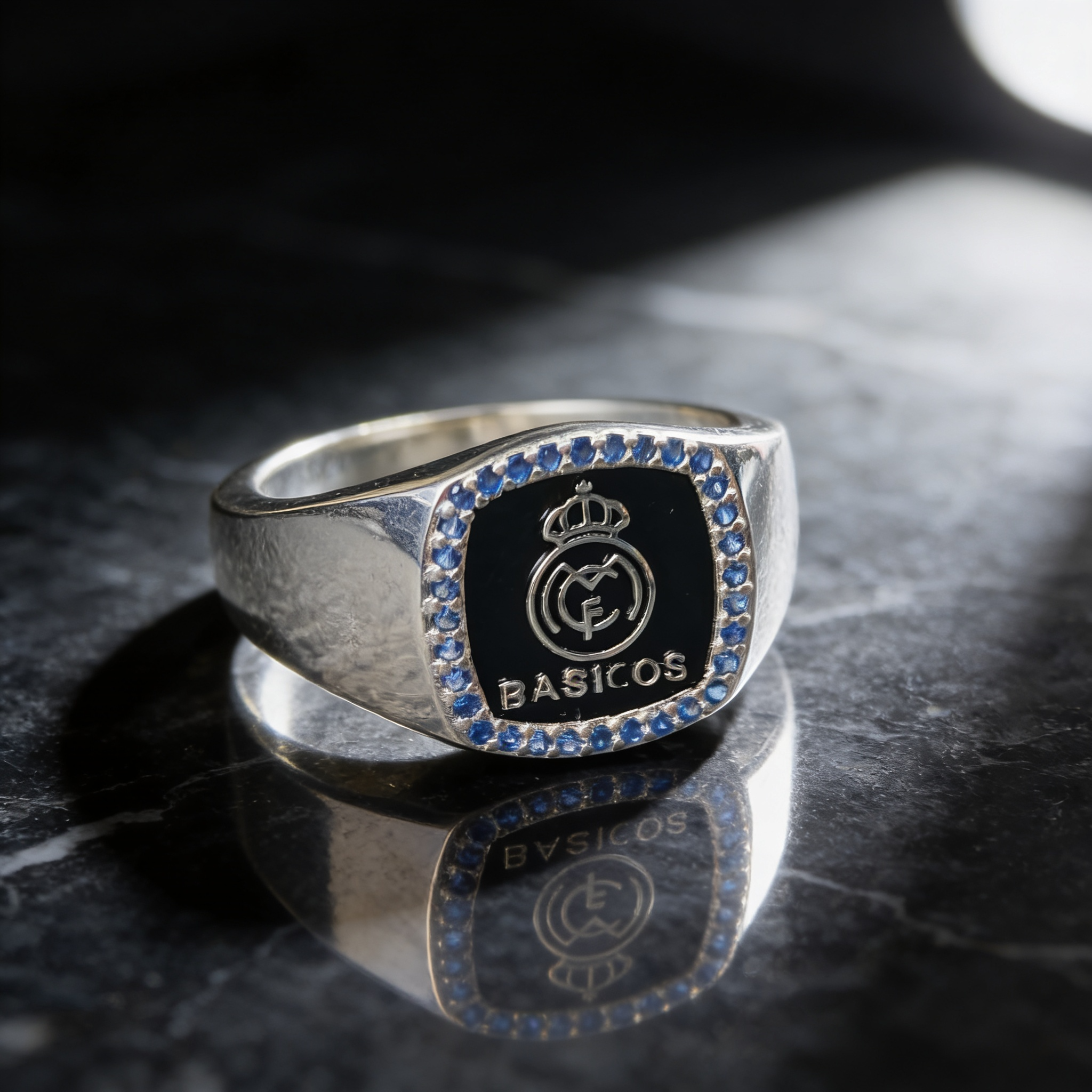 GR-3B-08 - Anillo rectangular 'Basicos' con escudo RM