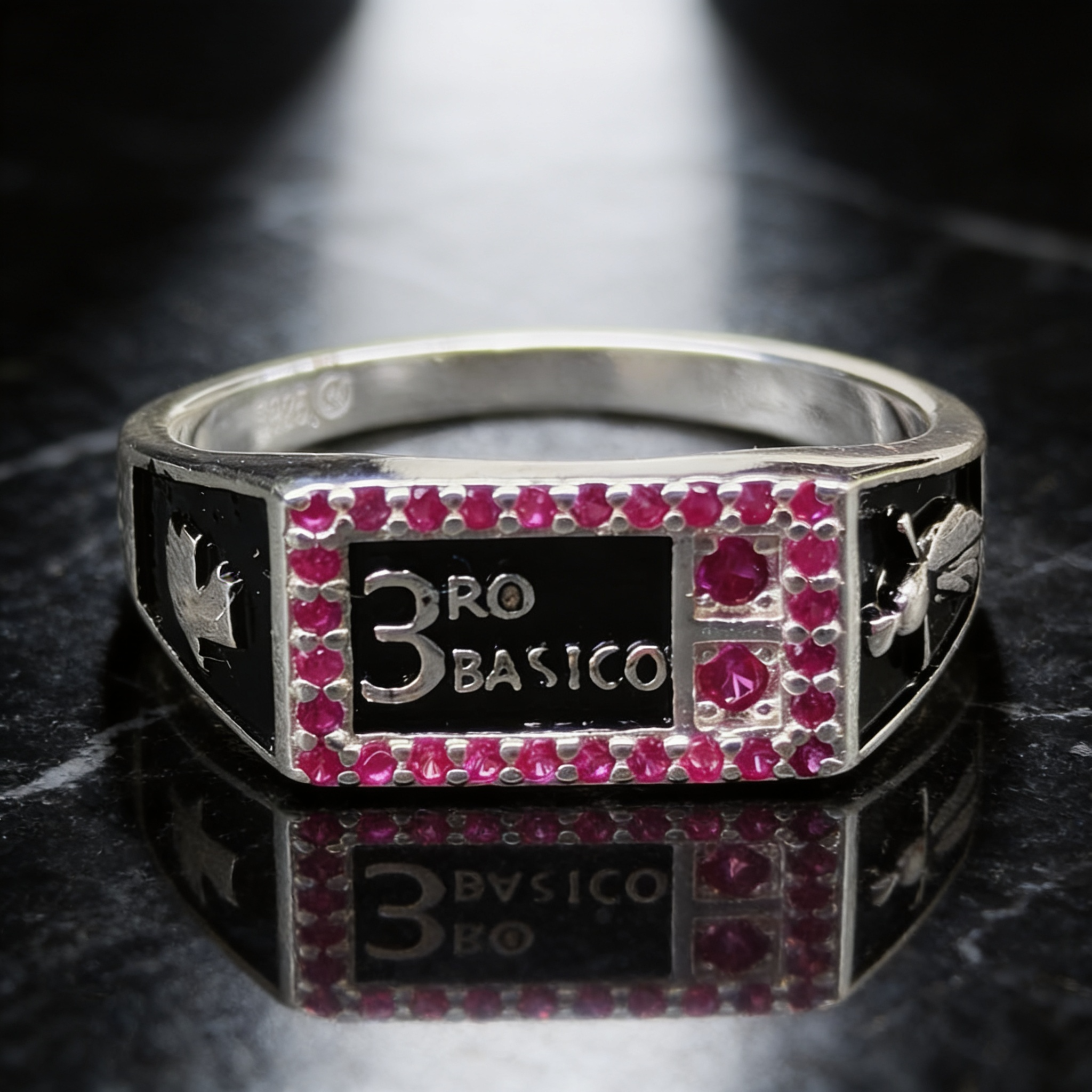GR-3B-09 - Anillo rectangular '3ro Basico' con piedras
