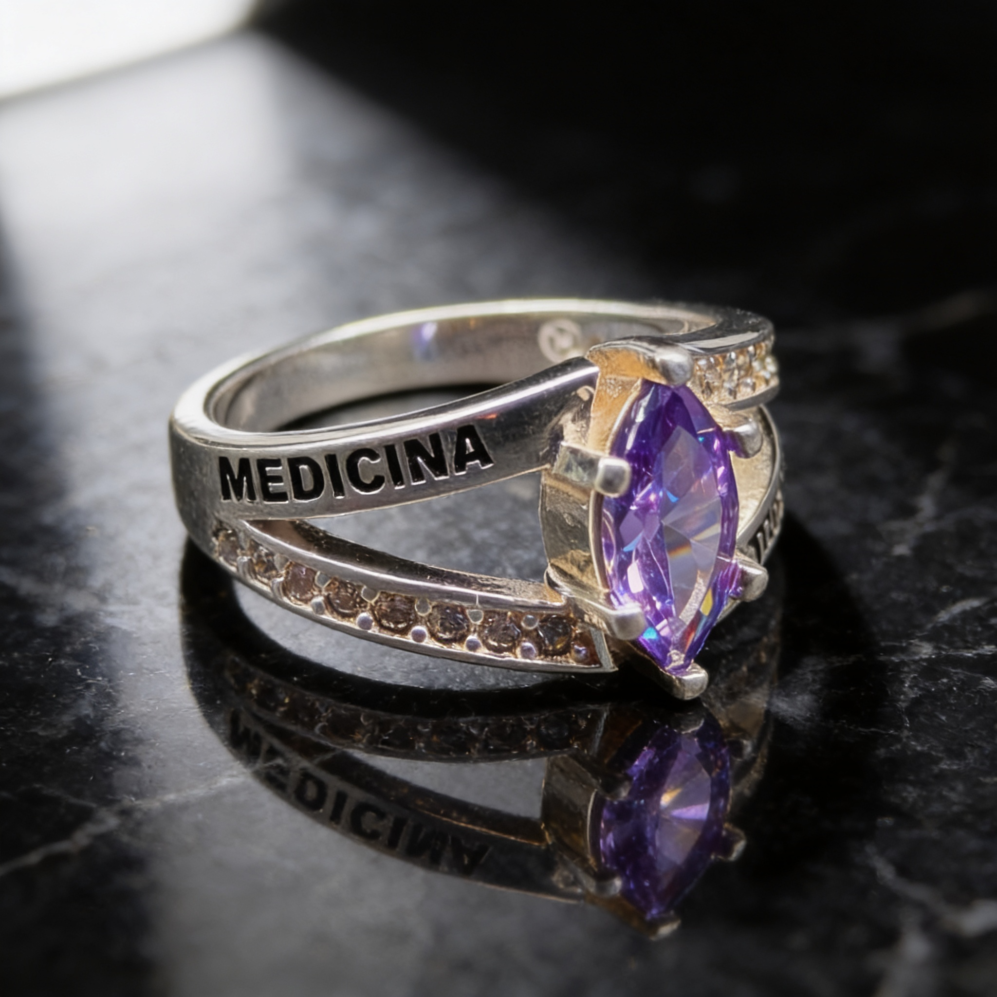 Anillo de Graduación Medicina Modelo 03