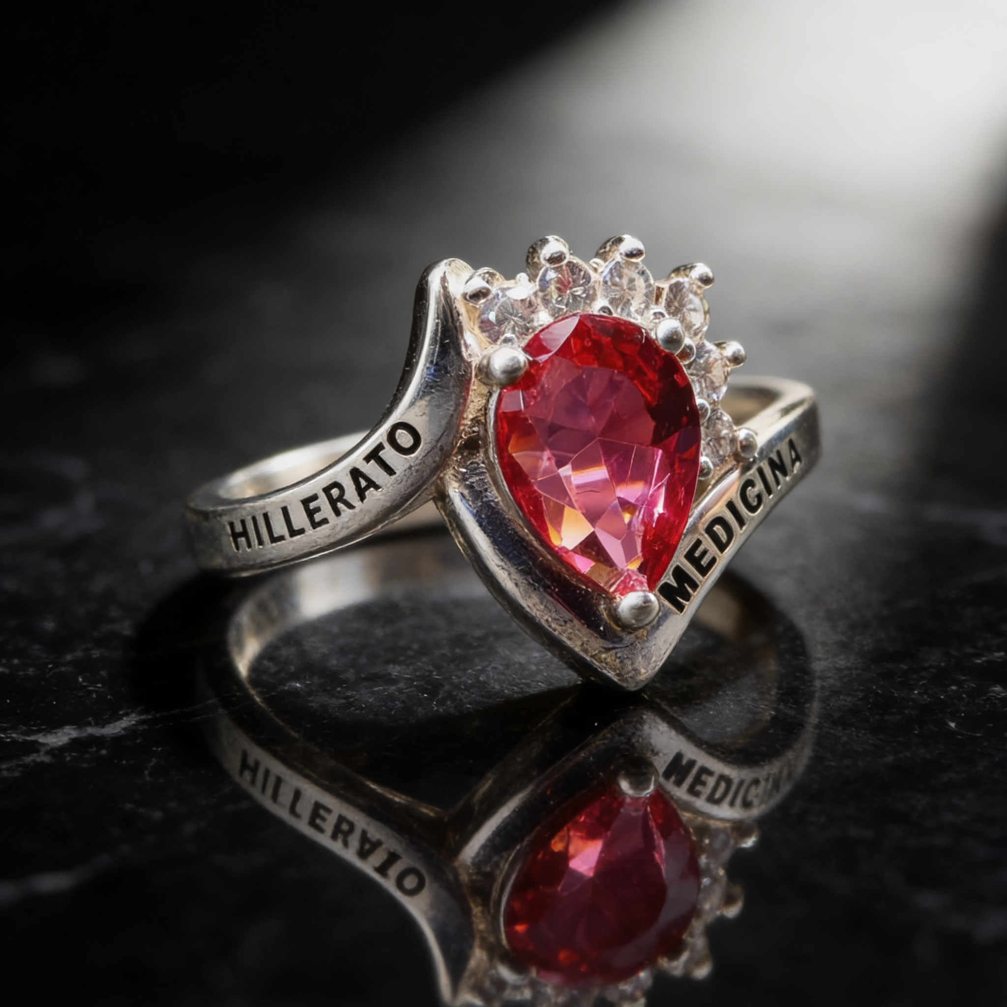 Anillo de Graduación Medicina Modelo 04