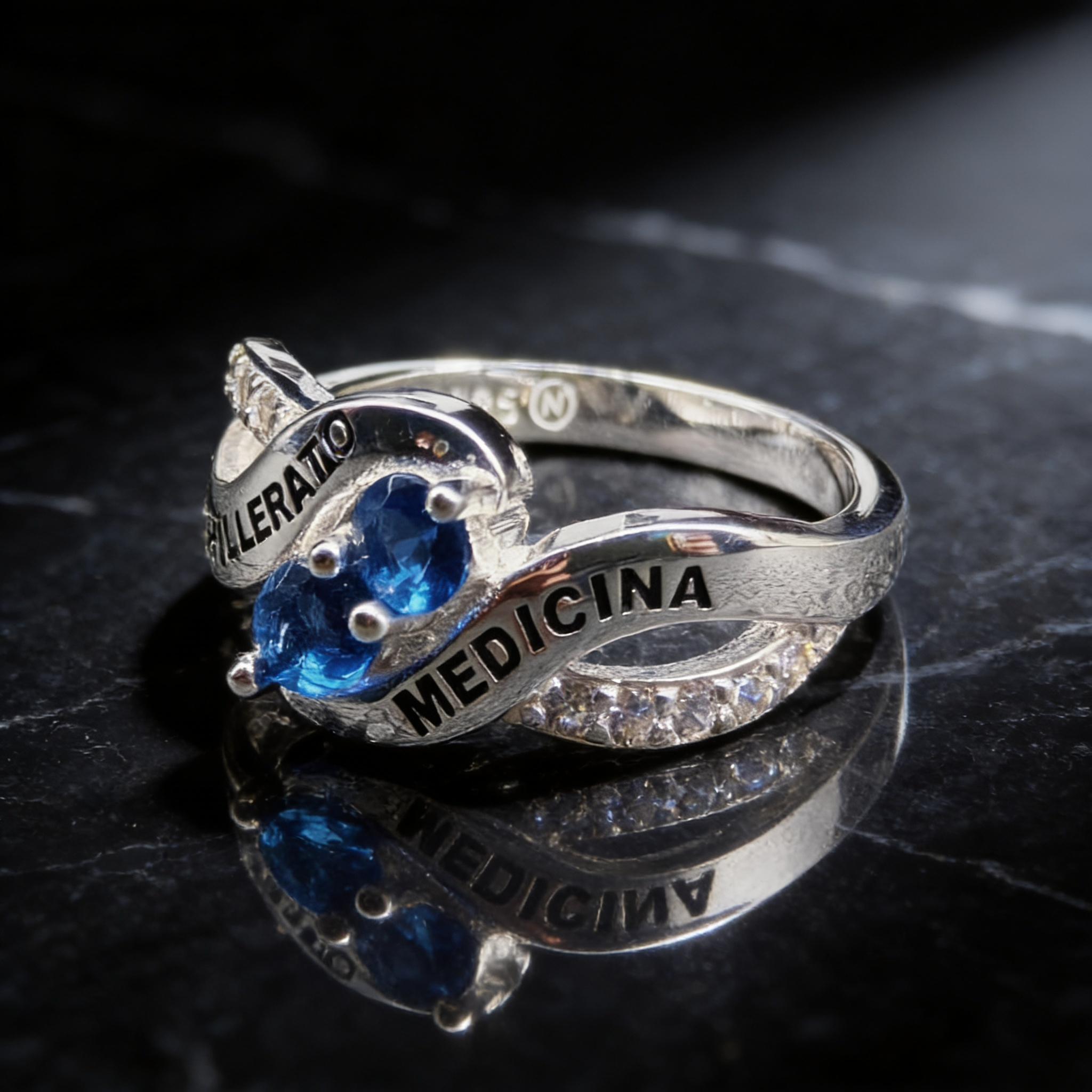 Anillo de Graduación Medicina Modelo 13