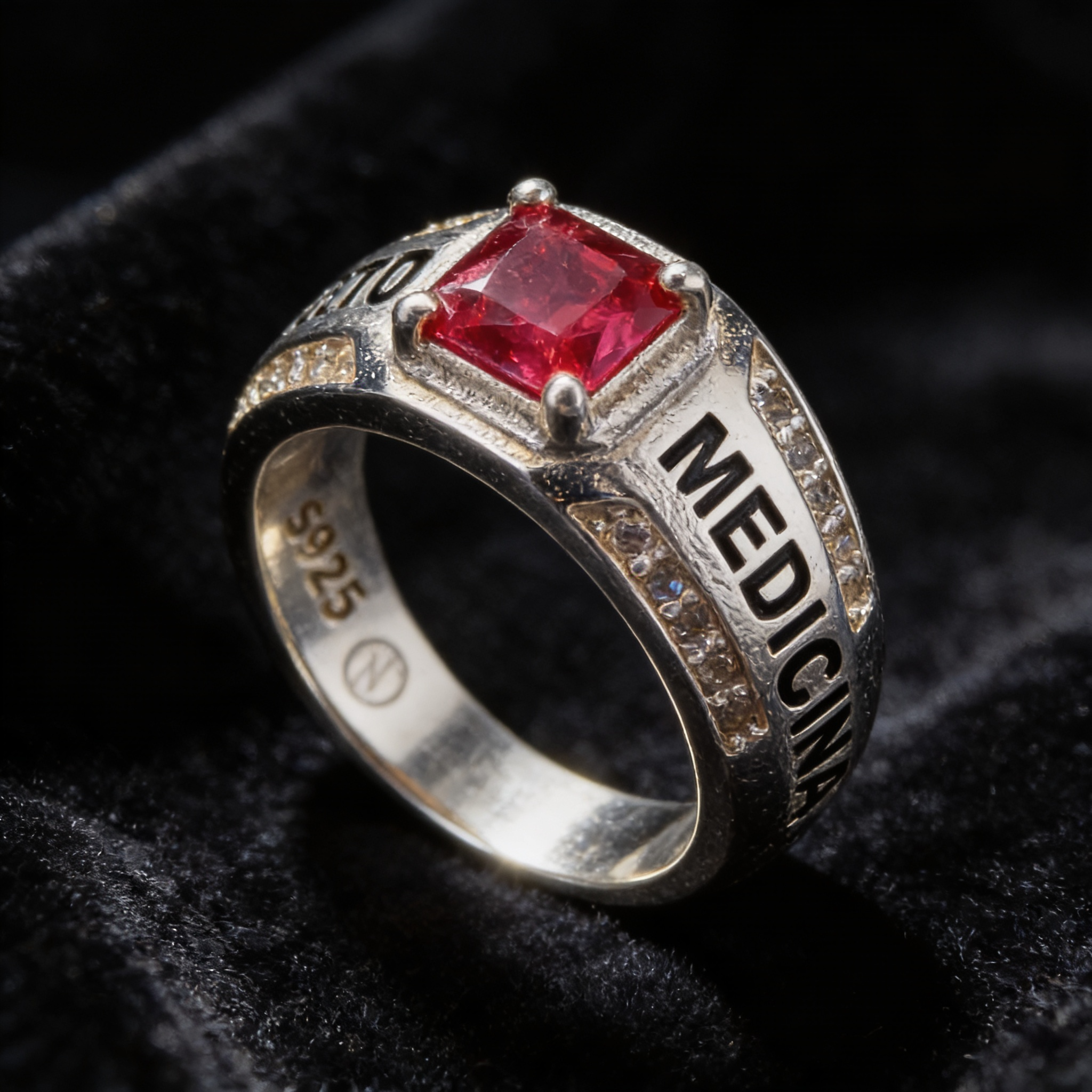 Anillo de Graduación Medicina Modelo 14