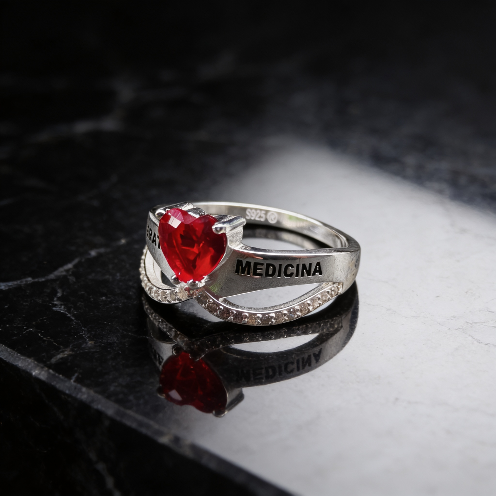 Anillo de Graduación Medicina Modelo 18