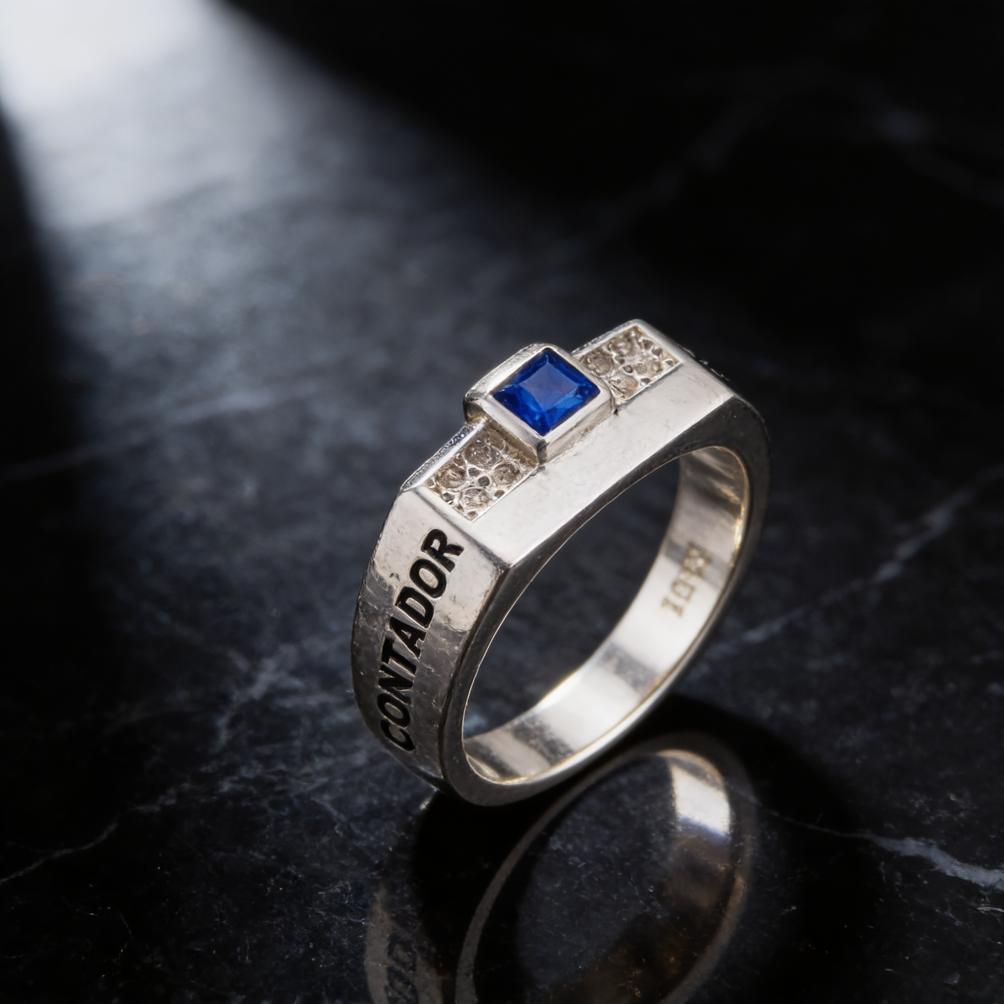 Anillo Perito Contador Modelo 007